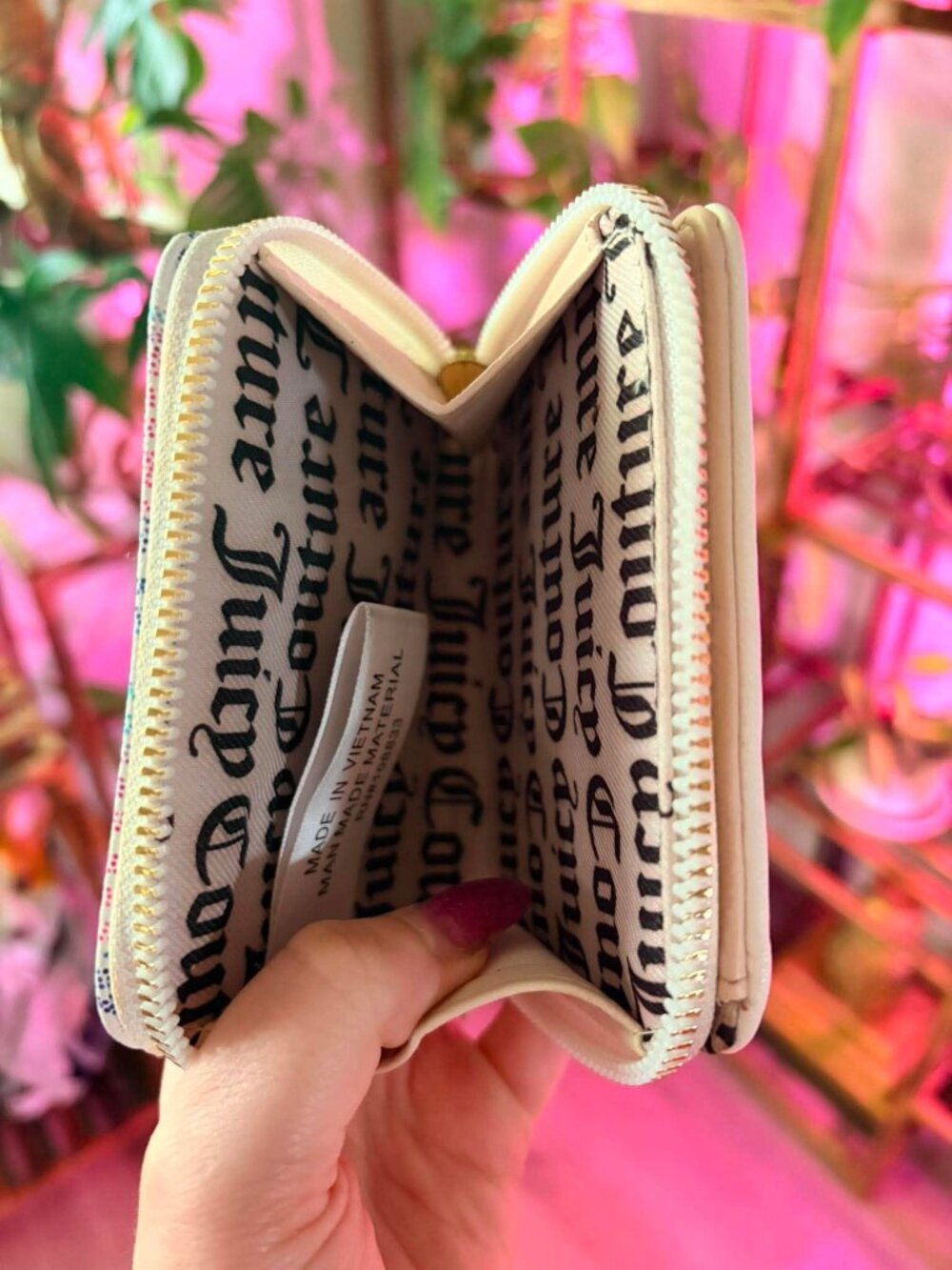 🌈 Juicy Couture Rainbow Logo Zip Around Wallet 🌈 - Picture 2 of 6